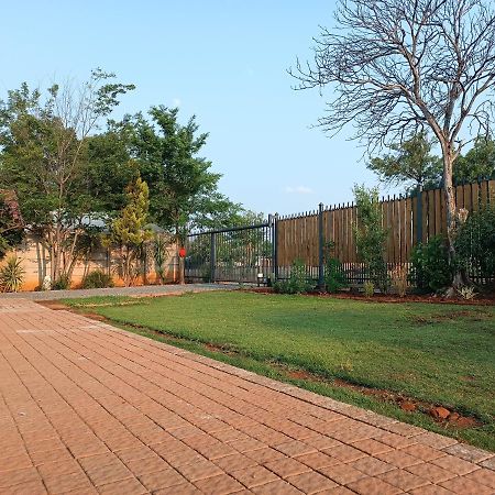 Nini'S Guest Units Hotel บลูมฟอนเทน ภายนอก รูปภาพ